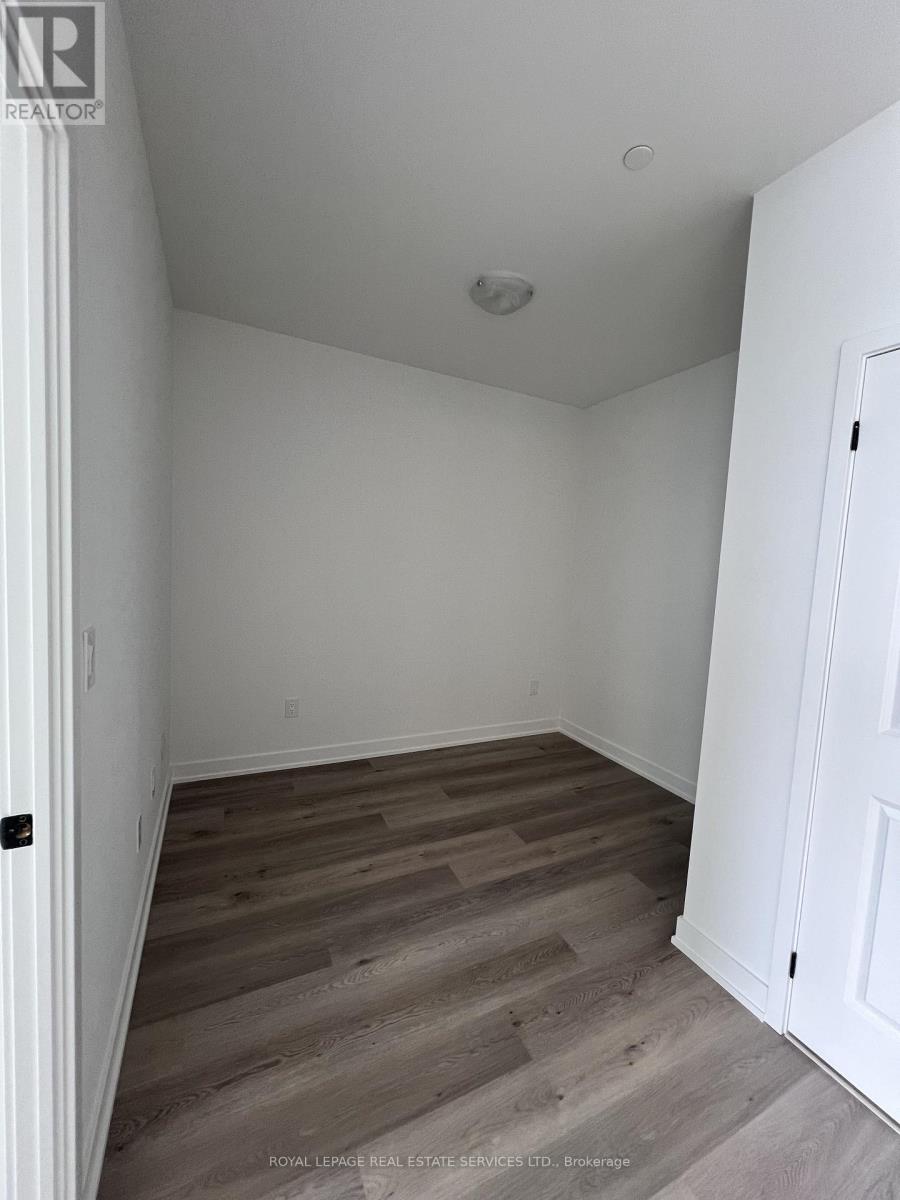 408 - 2075 Lakeshore Road, Burlington, Ontario  L7R 1E2 - Photo 4 - W12967978