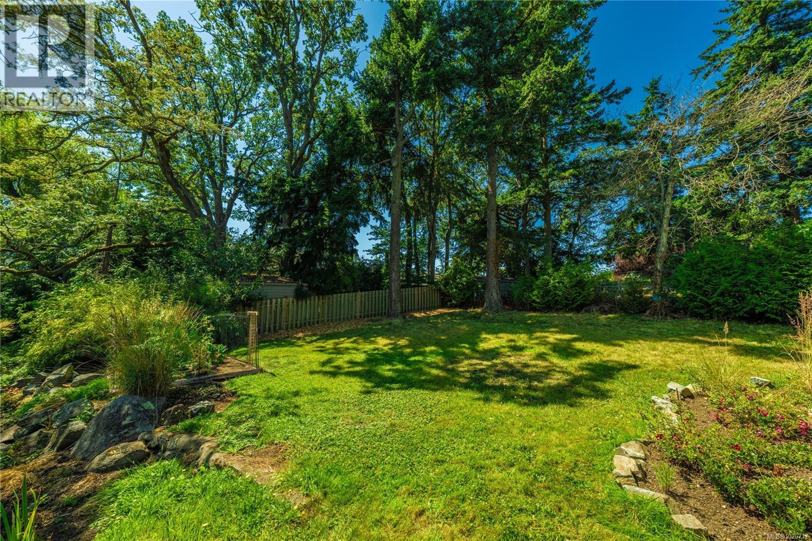 1299 Camrose Cres, Saanich, British Columbia  V8P 1N6 - Photo 29 - 1026717