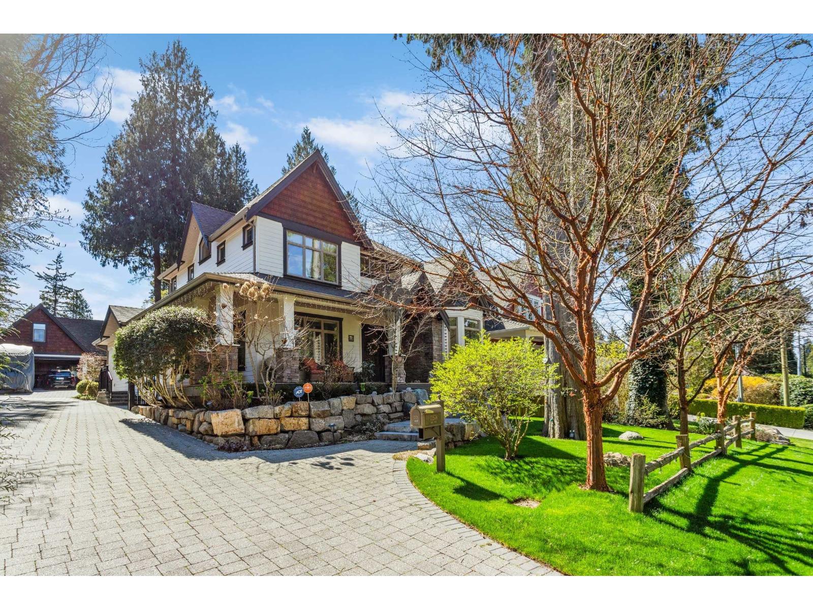 12576 26a Avenue, Surrey, British Columbia  V4A 2M2 - Photo 1 - R3107877