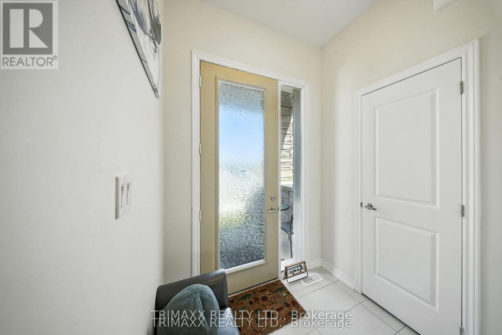 19 Molnar Crescent, Brantford, Ontario  N3T 0X3 - Photo 4 - X12967960