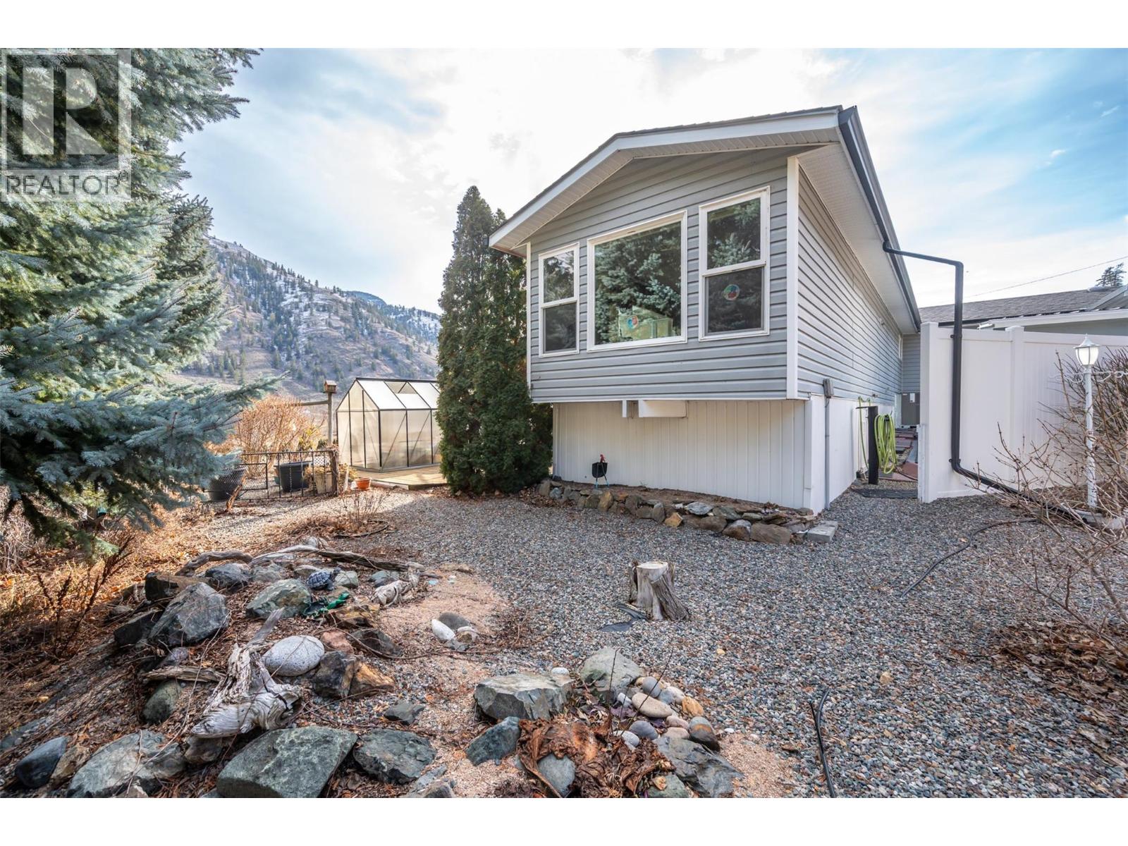 1292 Highway 3a Unit# 30, Keremeos, British Columbia  V0X 1N4 - Photo 2 - 10376835