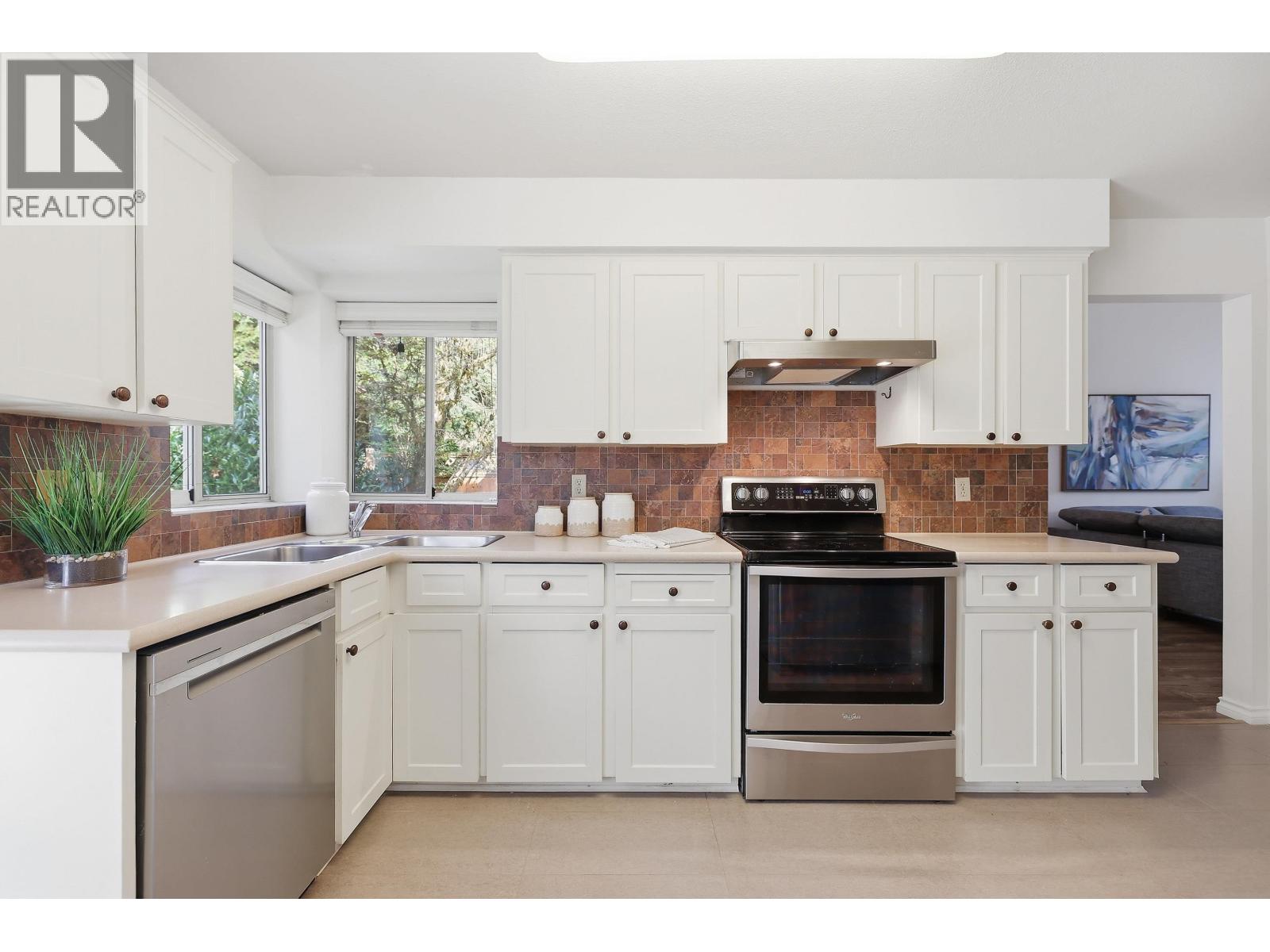 1330 Cimarron Drive, Coquitlam, British Columbia  V3B 7B3 - Photo 5 - R3107324