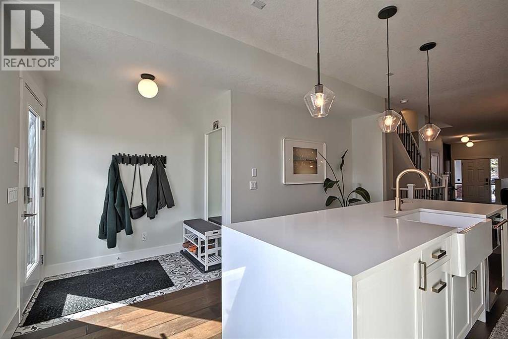 2438 25 Street SW, Calgary, Alberta  T3E 1X6 - Photo 5 - A2296473