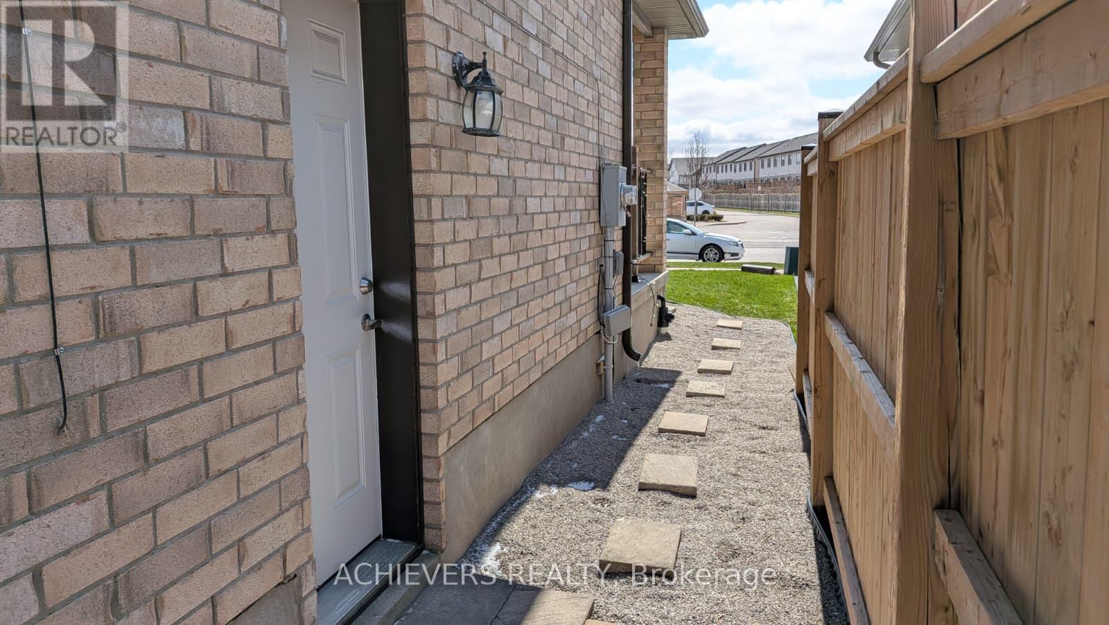 2309 Evans Boulevard, London South, Ontario  N6M 0A1 - Photo 3 - X12962112