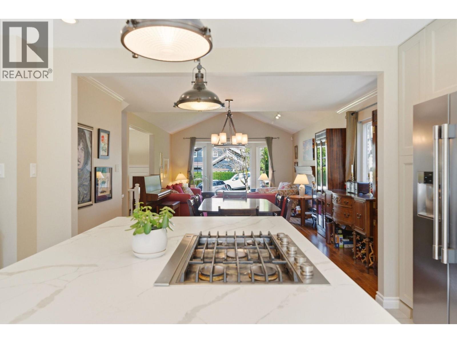 4575 Cliffmont Road, North Vancouver, British Columbia  V7G 1J8 - Photo 7 - R3107853