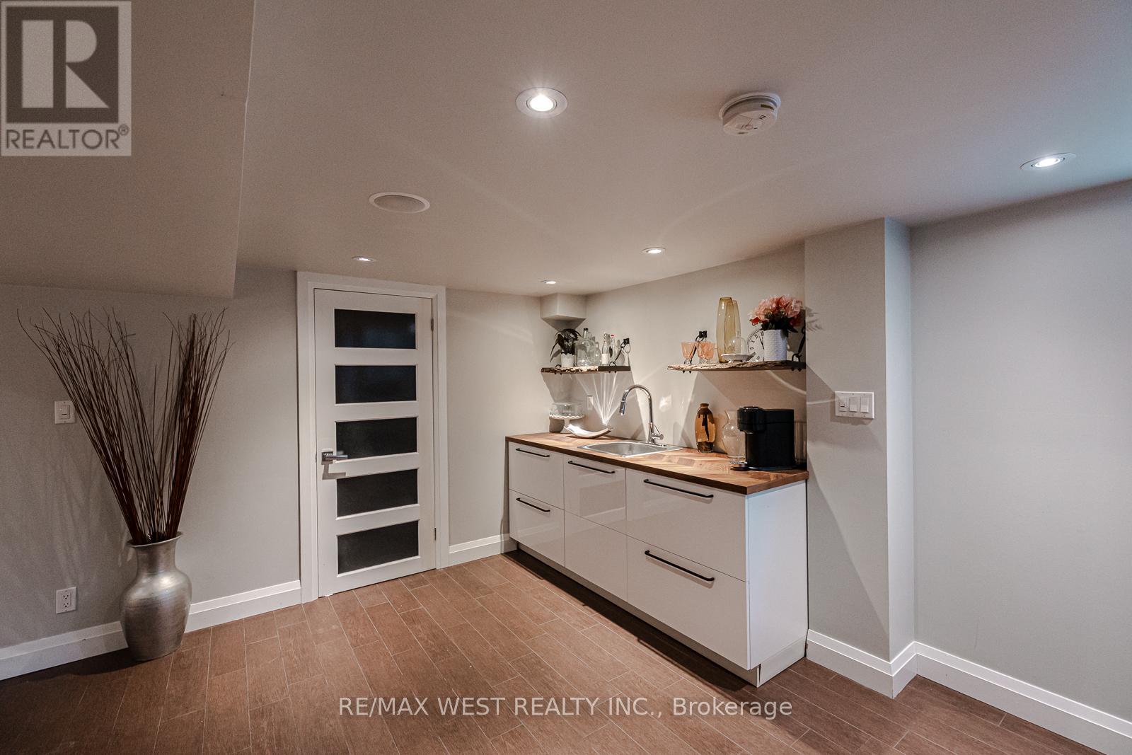 17 Saybrook Avenue, Toronto, Ontario  M8Z 2V3 - Photo 27 - W12960136