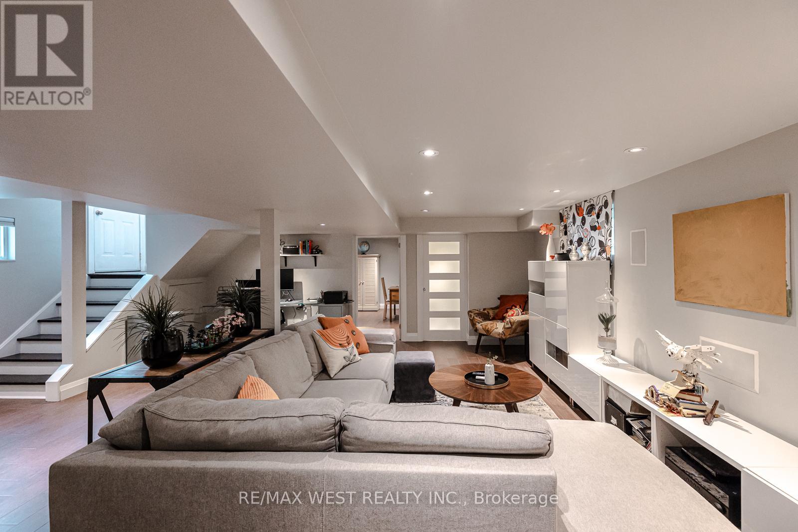 17 Saybrook Avenue, Toronto, Ontario  M8Z 2V3 - Photo 29 - W12960136