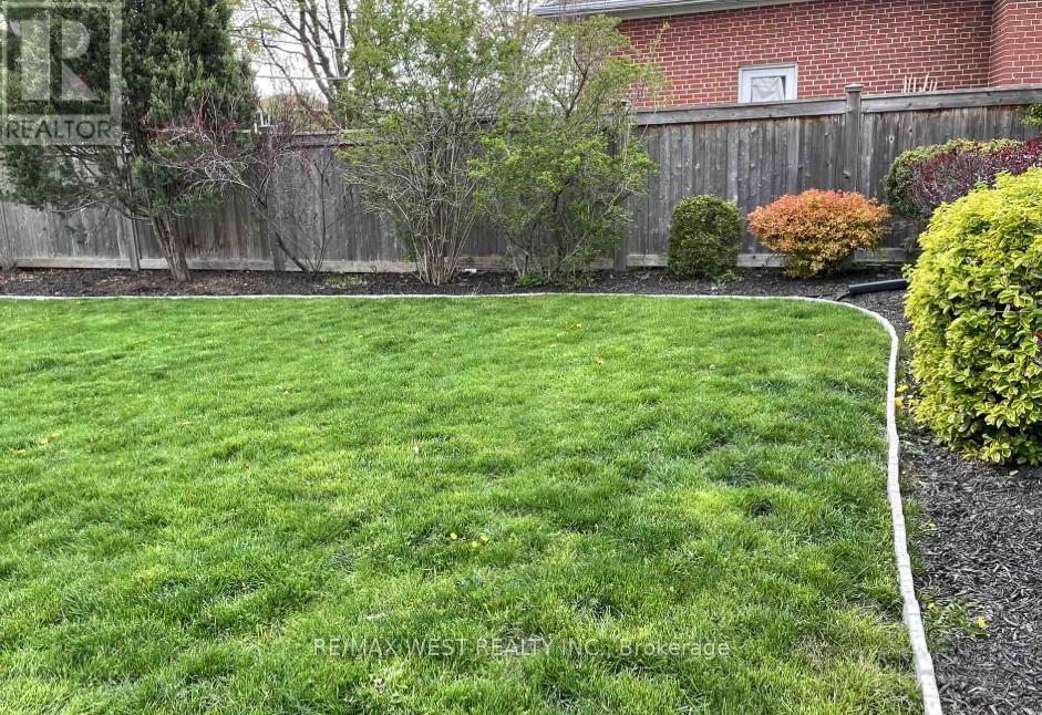 17 Saybrook Avenue, Toronto, Ontario  M8Z 2V3 - Photo 34 - W12960136