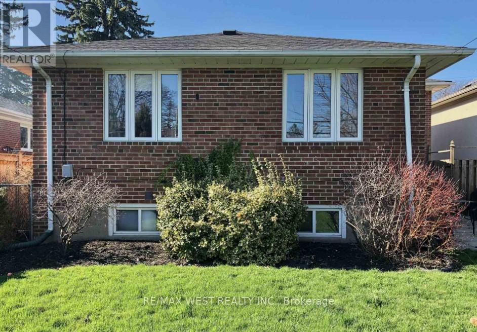 17 Saybrook Avenue, Toronto, Ontario  M8Z 2V3 - Photo 36 - W12960136