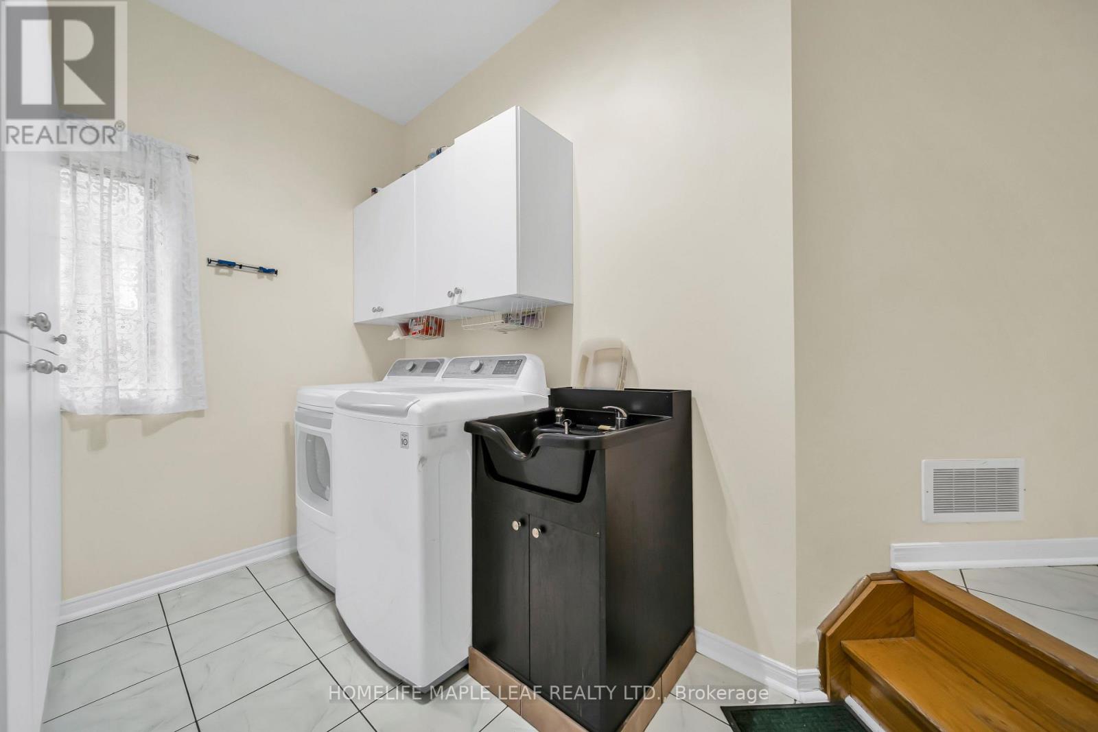 87 Softneedle Avenue, Brampton, Ontario  L6R 1L2 - Photo 10 - W12961828