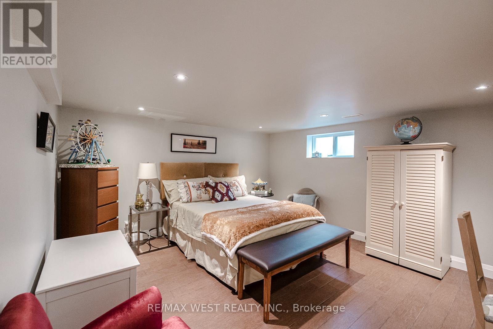 17 Saybrook Avenue, Toronto, Ontario  M8Z 2V3 - Photo 33 - W12960136