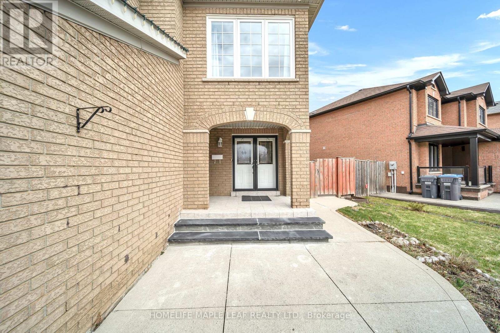 87 Softneedle Avenue, Brampton, Ontario  L6R 1L2 - Photo 5 - W12961828