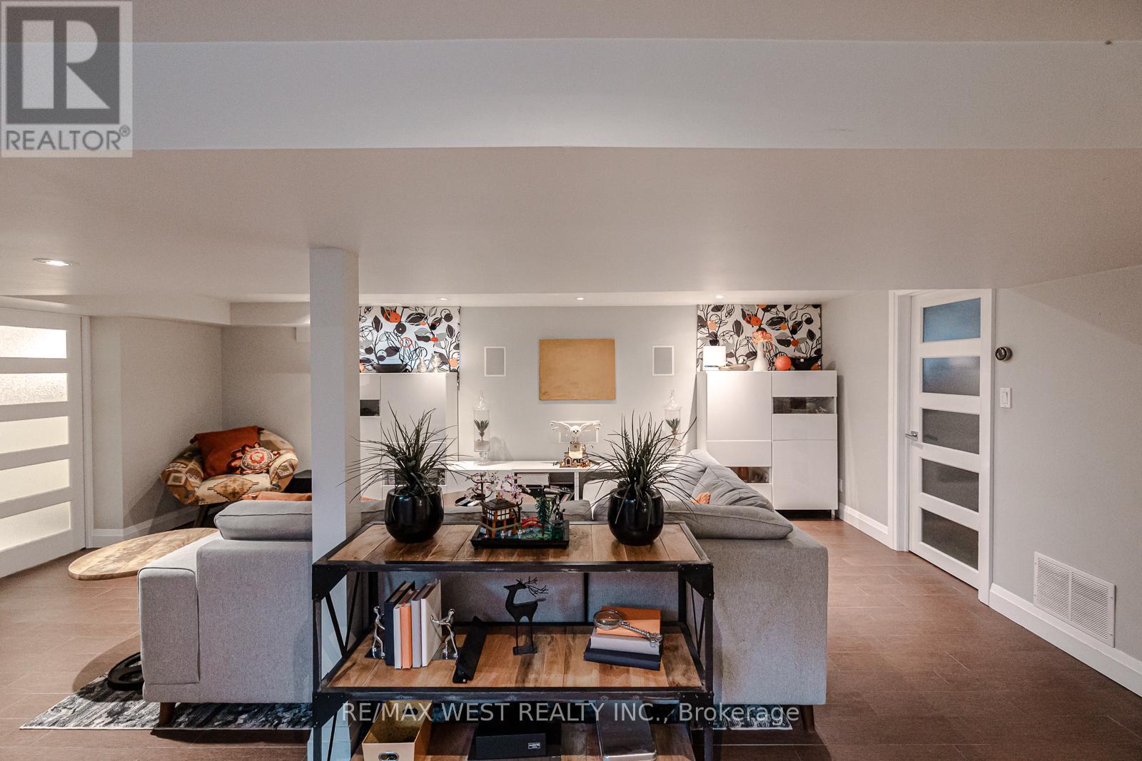 17 Saybrook Avenue, Toronto, Ontario  M8Z 2V3 - Photo 26 - W12960136