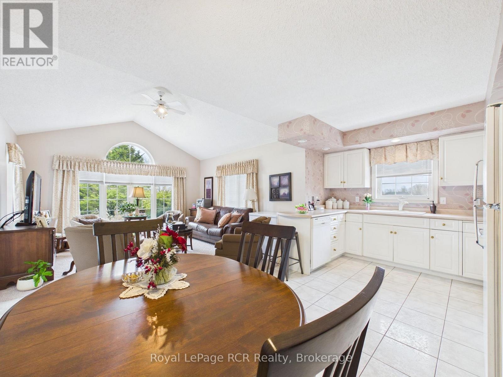 171 Charles Street, North Huron, Ontario  N0G 2W0 - Photo 10 - X12967996