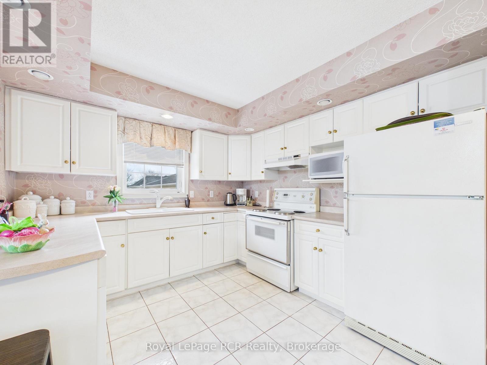 171 Charles Street, North Huron, Ontario  N0G 2W0 - Photo 11 - X12967996