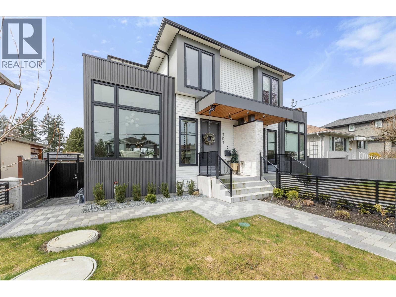 1707 Blaine Avenue, Burnaby, British Columbia  V5A 2L9 - Photo 2 - R3107899