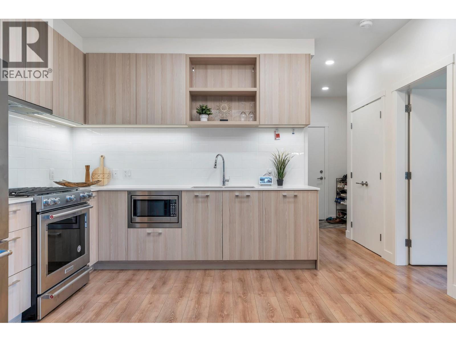 201 721 Anskar Court, Coquitlam, British Columbia  V3J 0L4 - Photo 4 - R3107944