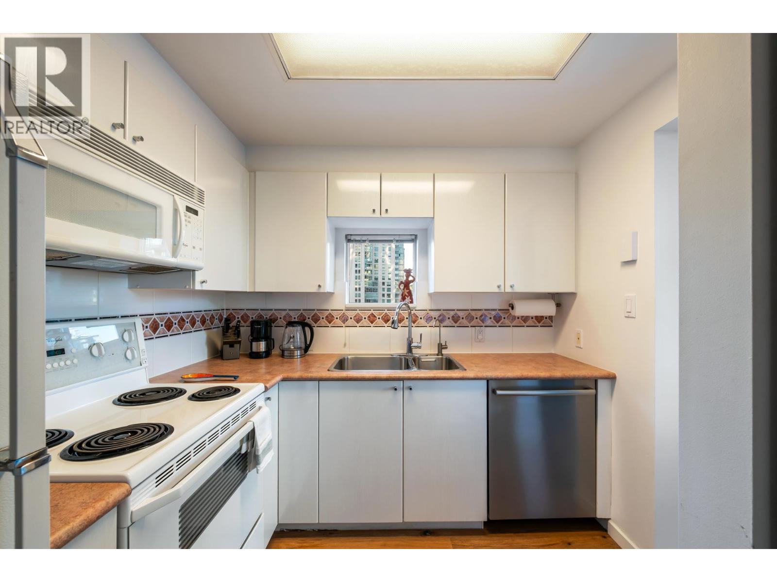 2103 1166 Melville Street, Vancouver, British Columbia V6E 4P5 - Photo 11 - R3107947