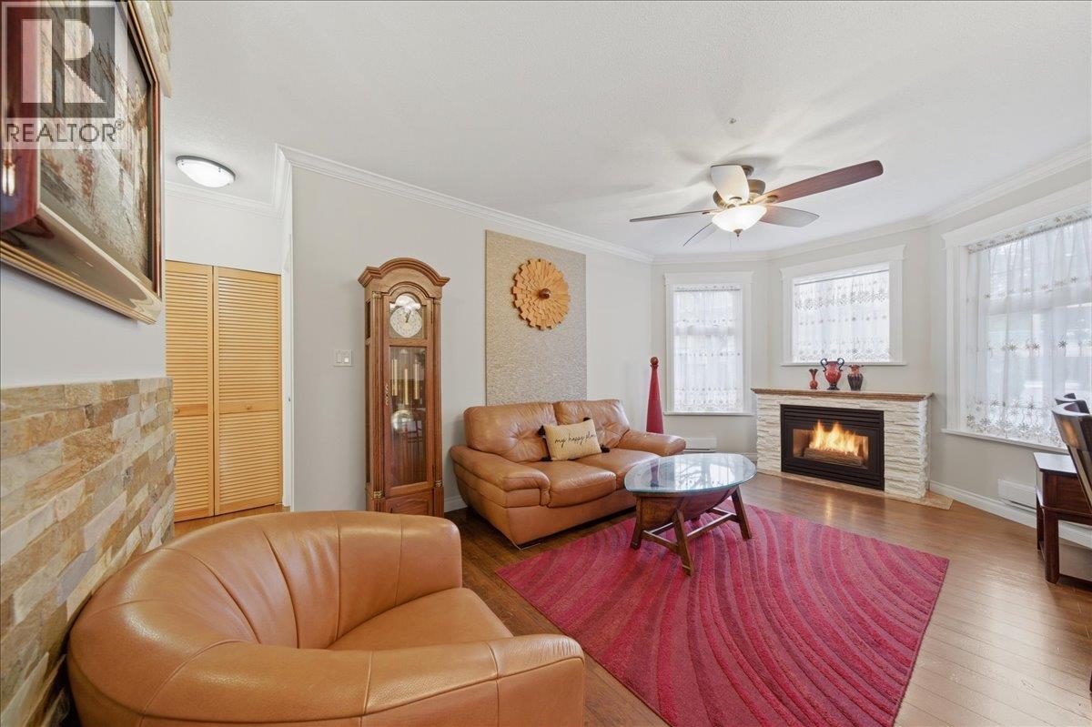 G01 3085 Primrose Lane, Coquitlam, British Columbia V3B 7S3 - Photo 3 - R3107958