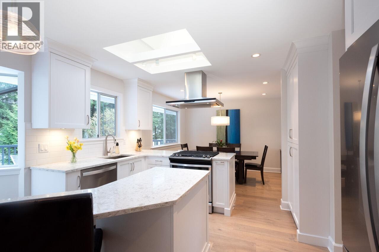 1716 Cascade Court, North Vancouver, British Columbia  V7G 2H6 - Photo 5 - R3107903