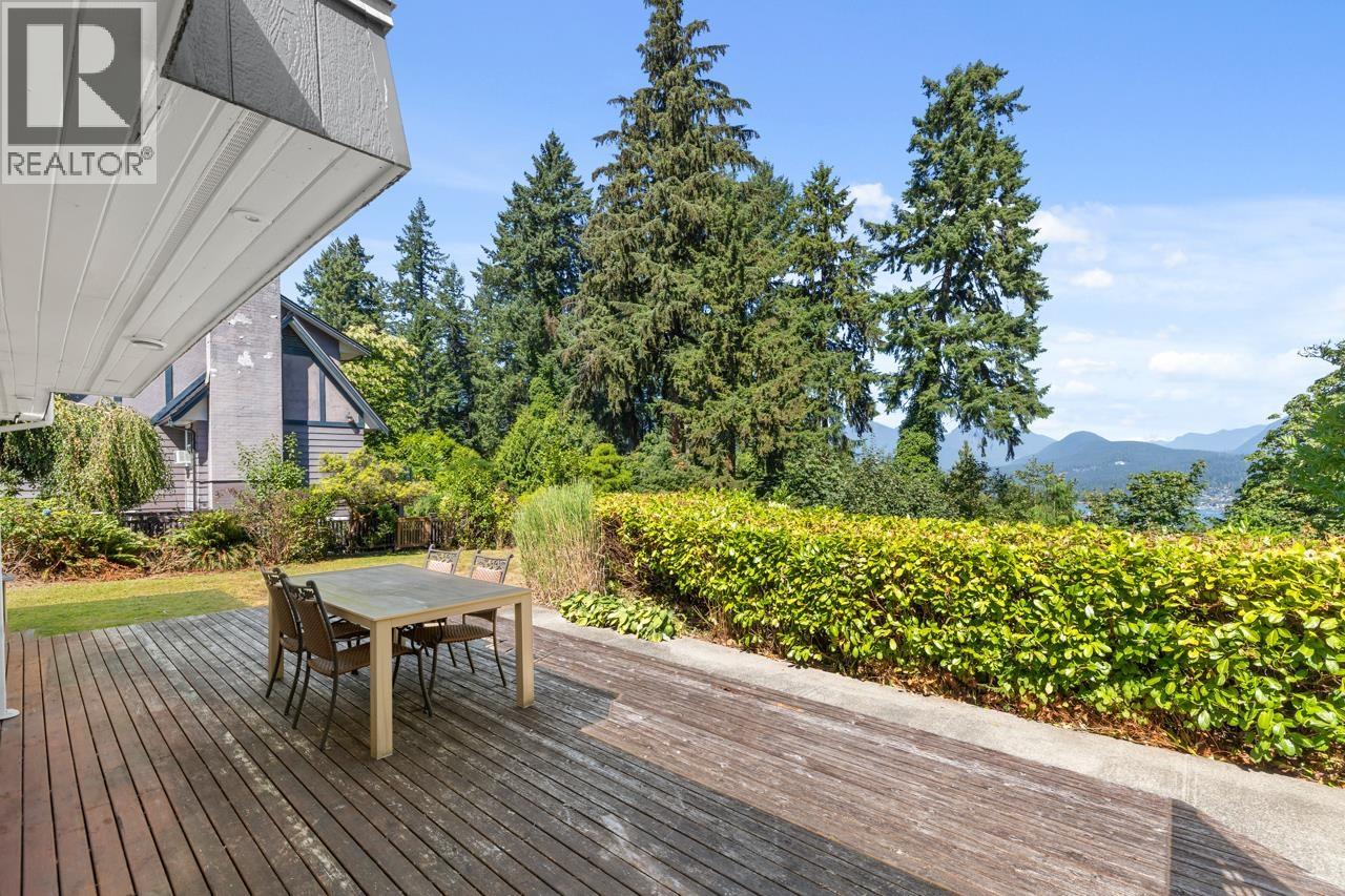 986 Porter Street, Coquitlam, British Columbia  V3J 5C2 - Photo 12 - R3107922