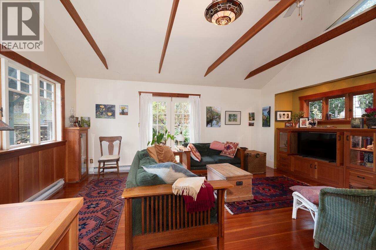 1248 MILLER ROAD, Bowen Island, British Columbia