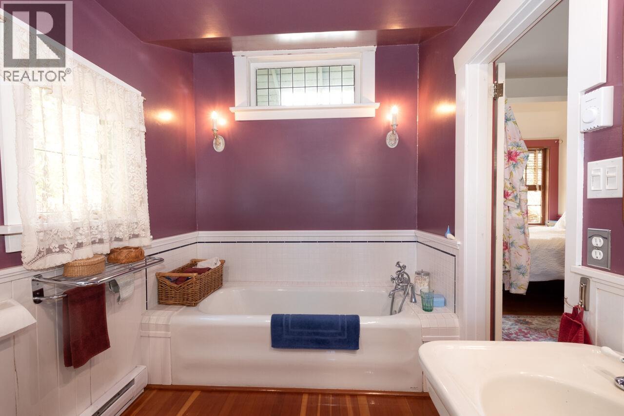 1248 Miller Road, Bowen Island, British Columbia  V0N 1G1 - Photo 16 - R3107946