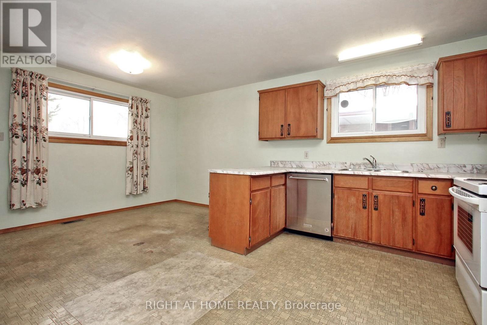 753 Tarn Court, Oshawa, Ontario  L1J 6Y8 - Photo 12 - E12968004