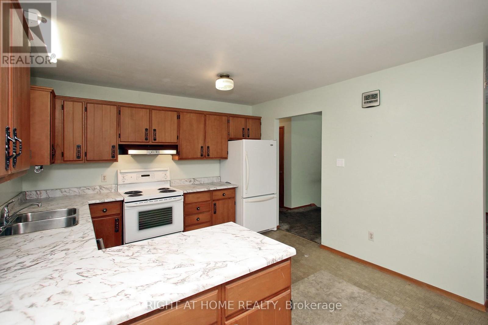 753 Tarn Court, Oshawa, Ontario  L1J 6Y8 - Photo 13 - E12968004