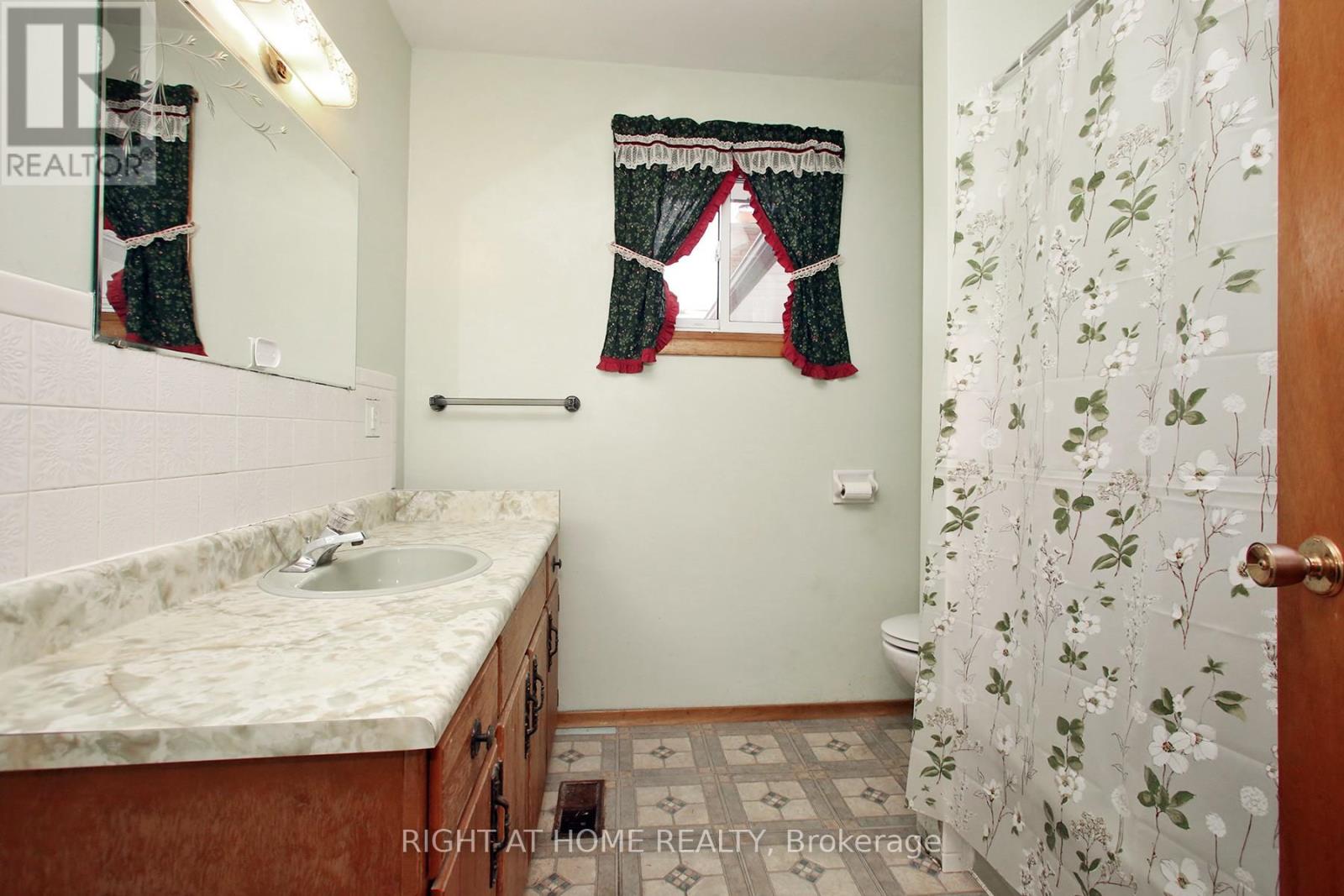 753 Tarn Court, Oshawa, Ontario  L1J 6Y8 - Photo 15 - E12968004