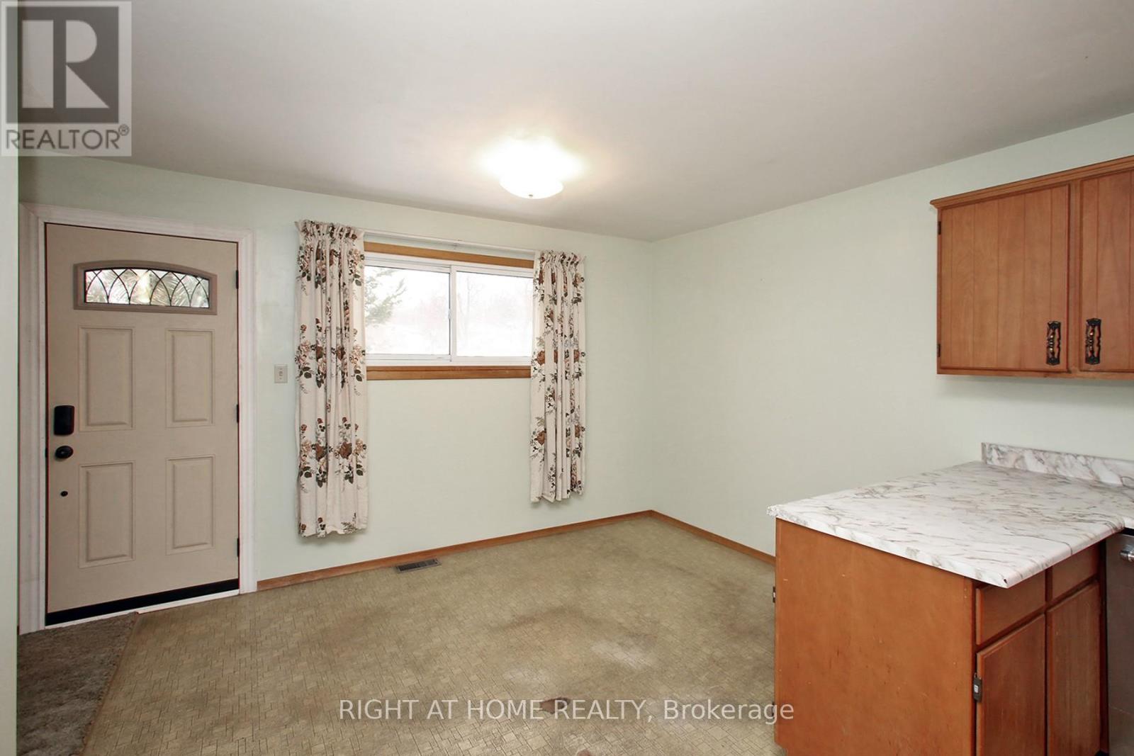 753 Tarn Court, Oshawa, Ontario  L1J 6Y8 - Photo 7 - E12968004