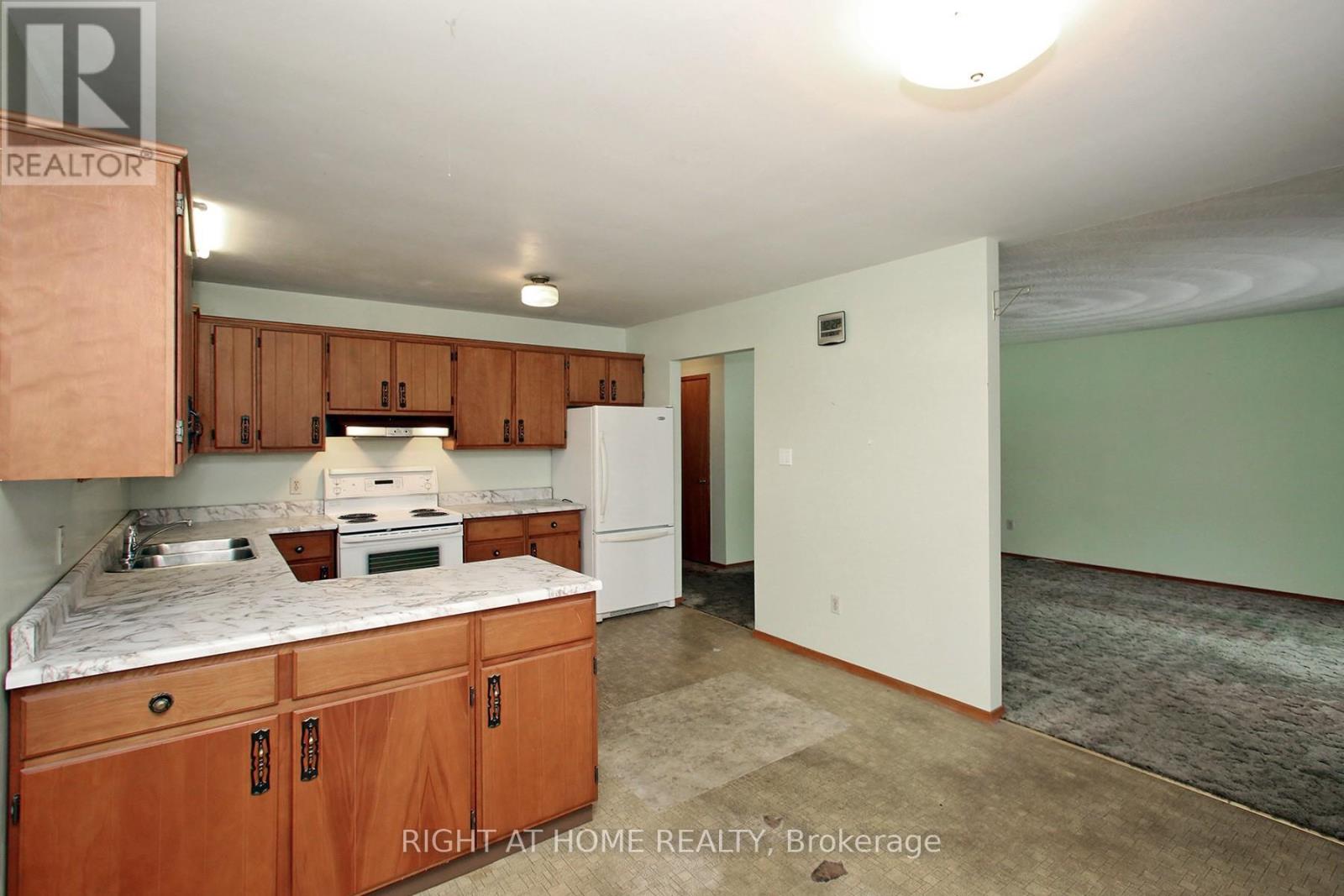 753 Tarn Court, Oshawa, Ontario  L1J 6Y8 - Photo 8 - E12968004