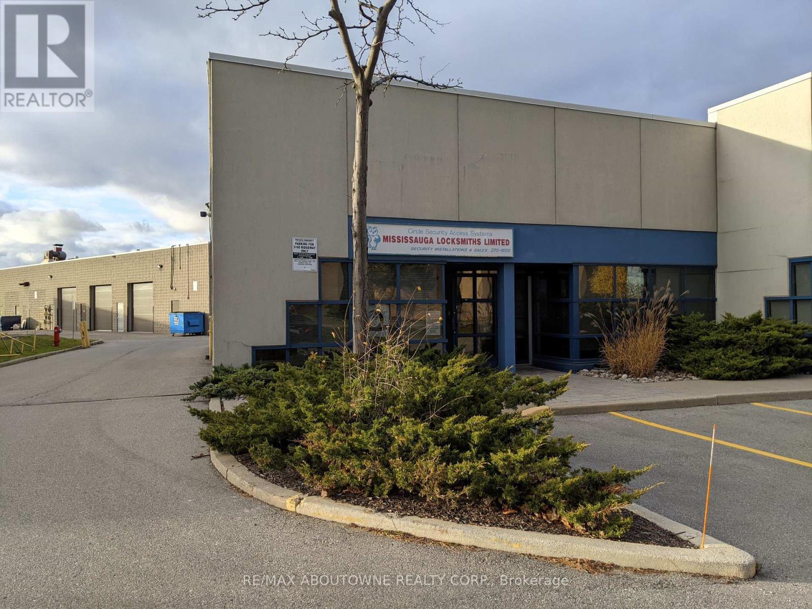 1 - 3100 Ridgeway Drive, Mississauga, Ontario  L5L 5M5 - Photo 2 - W12967986