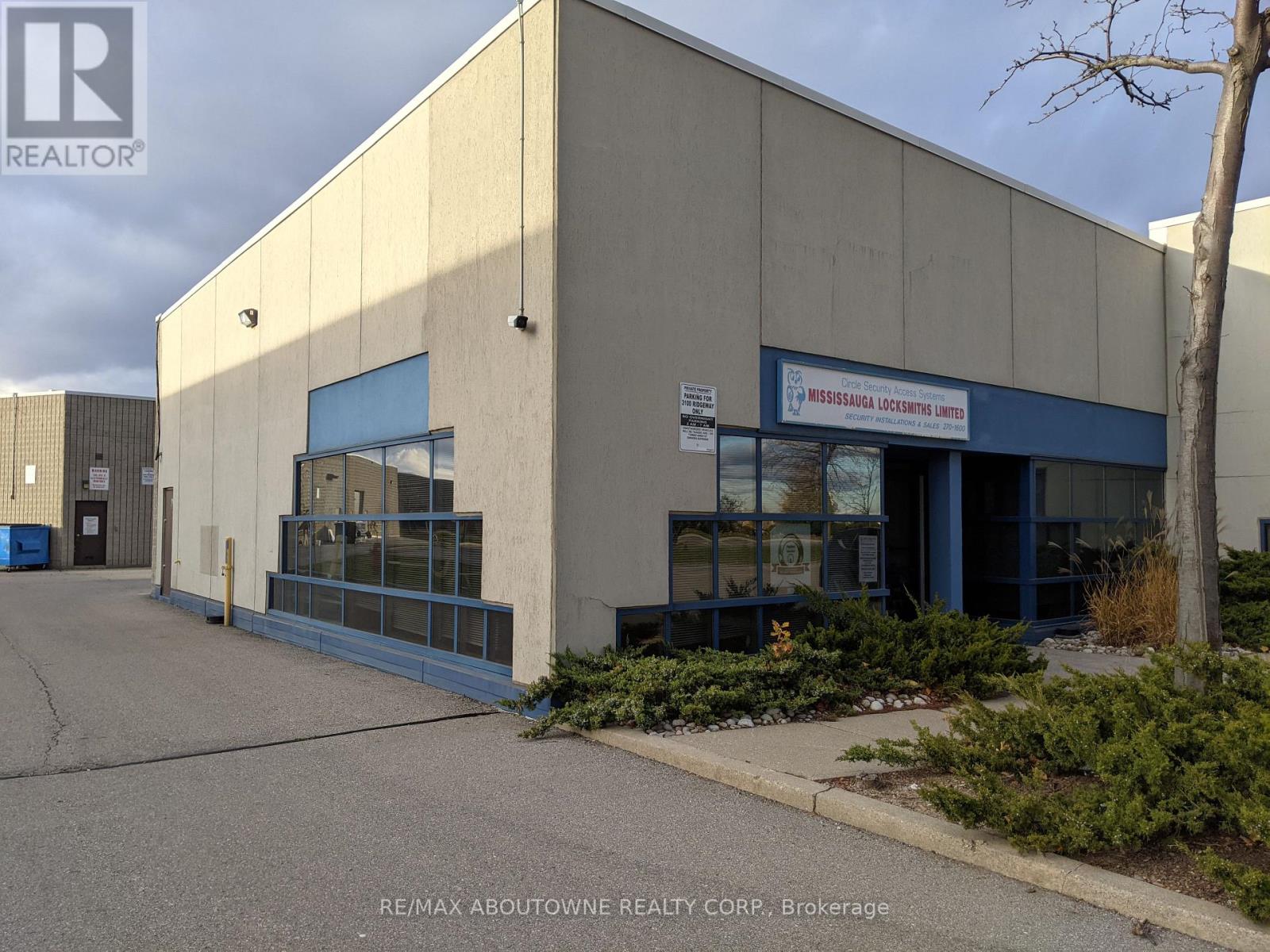 1 - 3100 Ridgeway Drive, Mississauga, Ontario  L5L 5M5 - Photo 3 - W12967986