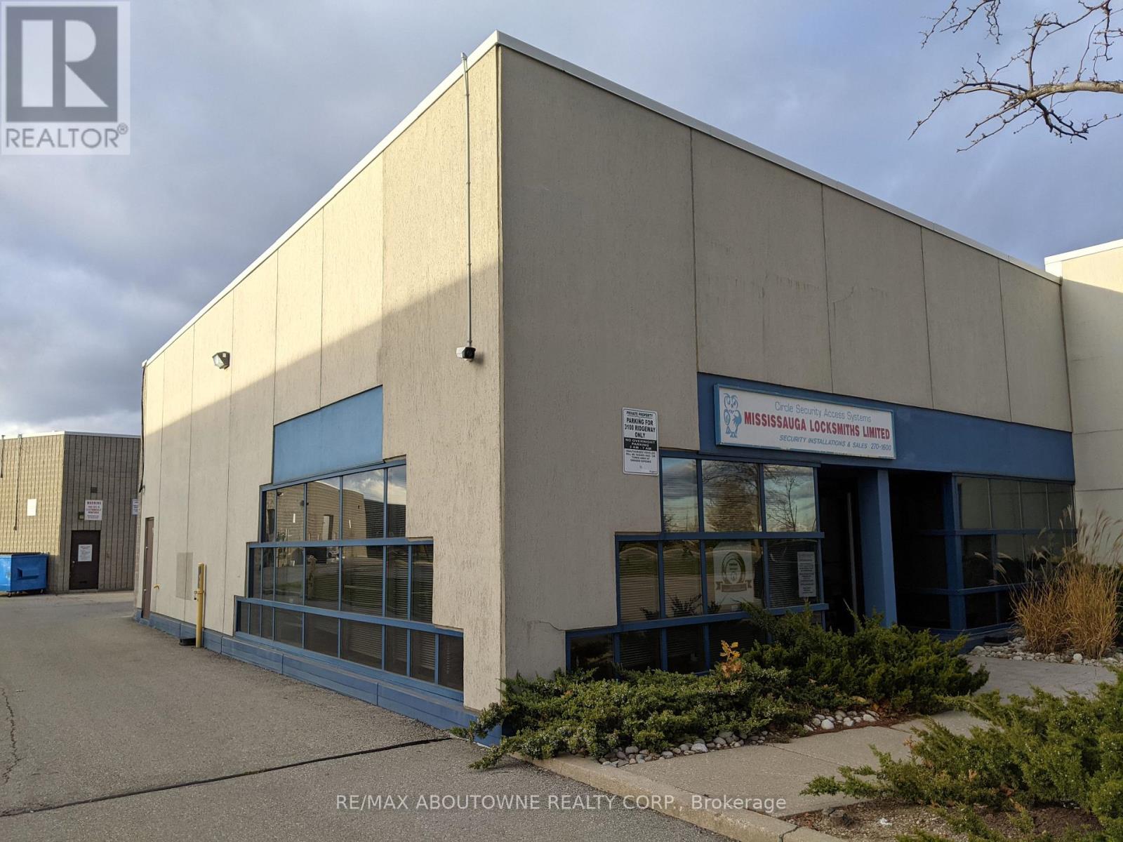 1 - 3100 Ridgeway Drive, Mississauga, Ontario  L5L 5M5 - Photo 4 - W12967986