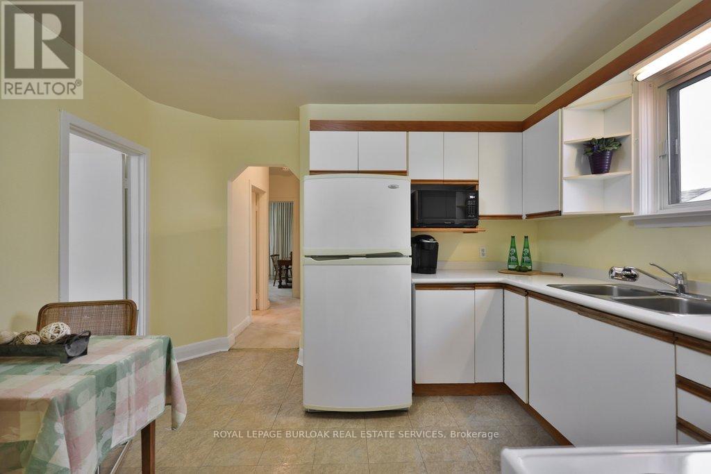 39 Wickford Drive, Toronto, Ontario  M6L 1K9 - Photo 14 - W12967988