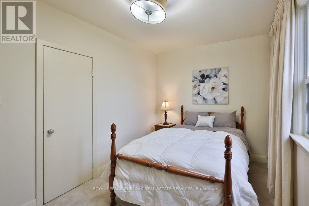 39 Wickford Drive, Toronto, Ontario  M6L 1K9 - Photo 17 - W12967988