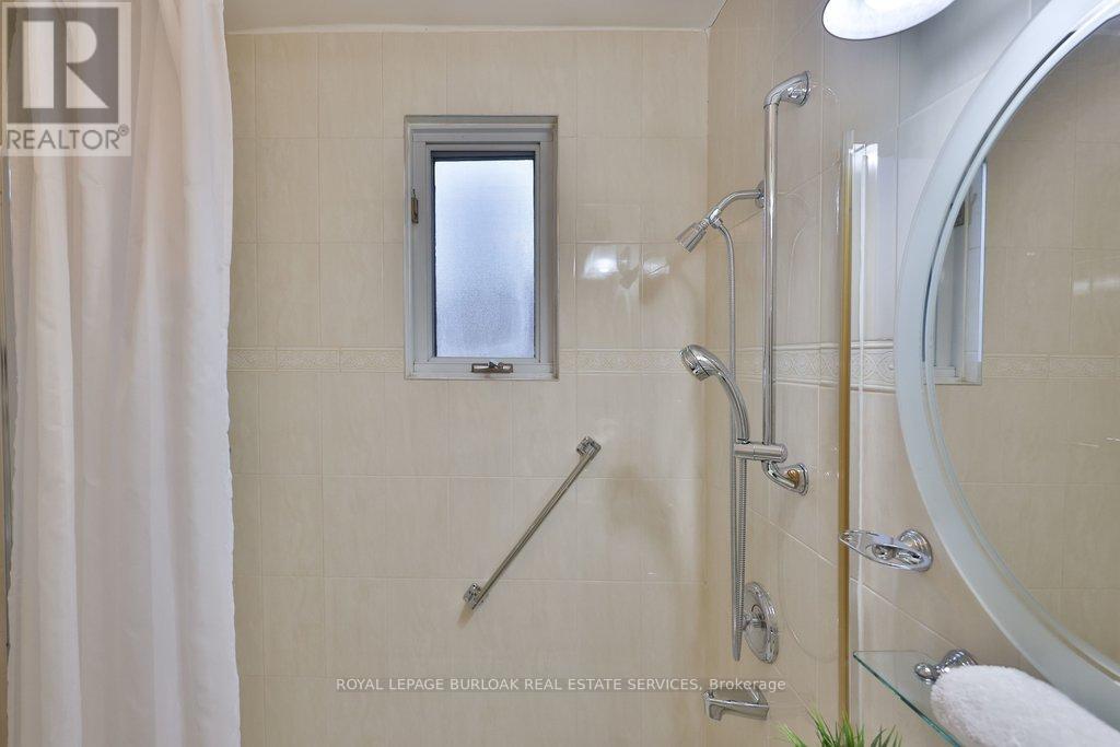 39 Wickford Drive, Toronto, Ontario  M6L 1K9 - Photo 22 - W12967988