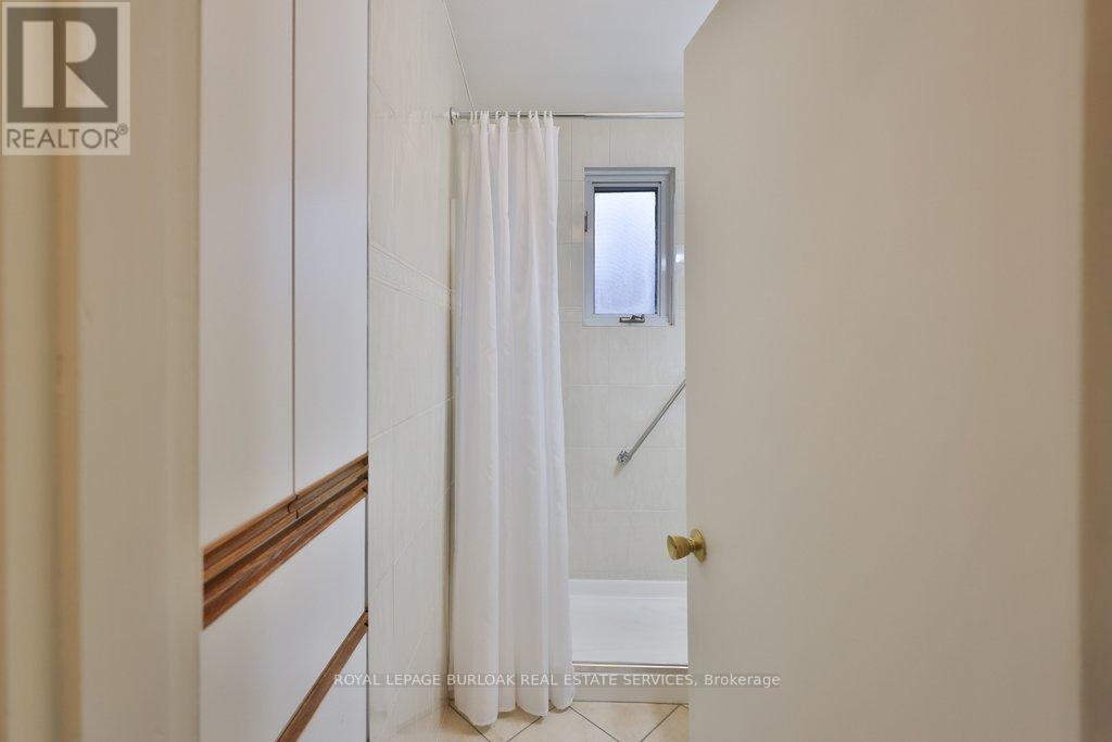 39 Wickford Drive, Toronto, Ontario  M6L 1K9 - Photo 23 - W12967988