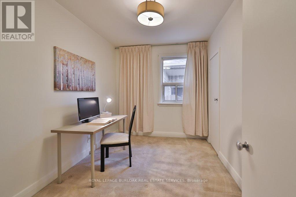 39 Wickford Drive, Toronto, Ontario  M6L 1K9 - Photo 24 - W12967988