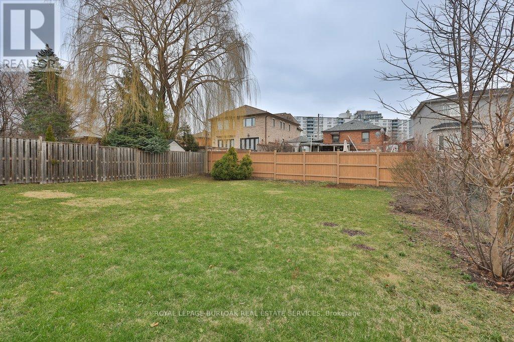 39 Wickford Drive, Toronto, Ontario  M6L 1K9 - Photo 3 - W12967988