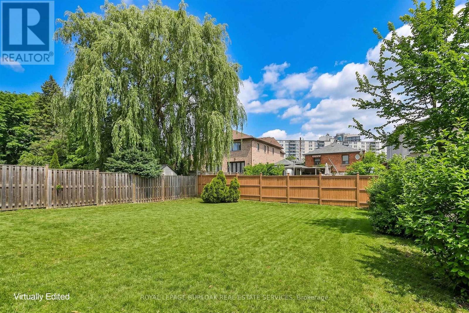 39 Wickford Drive, Toronto, Ontario  M6L 1K9 - Photo 4 - W12967988