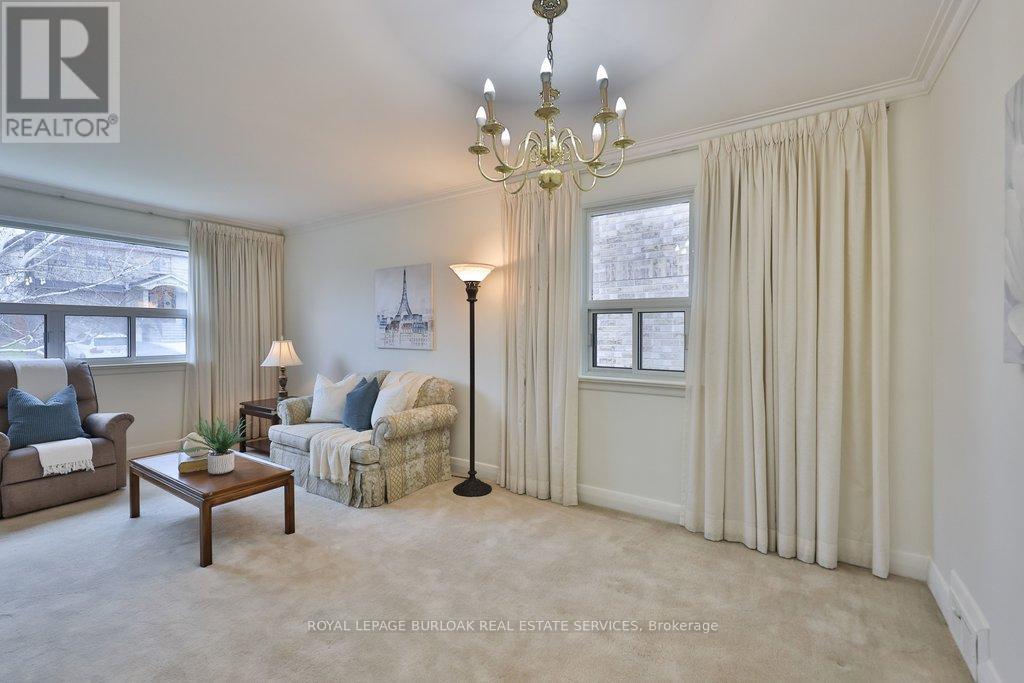 39 Wickford Drive, Toronto, Ontario  M6L 1K9 - Photo 7 - W12967988