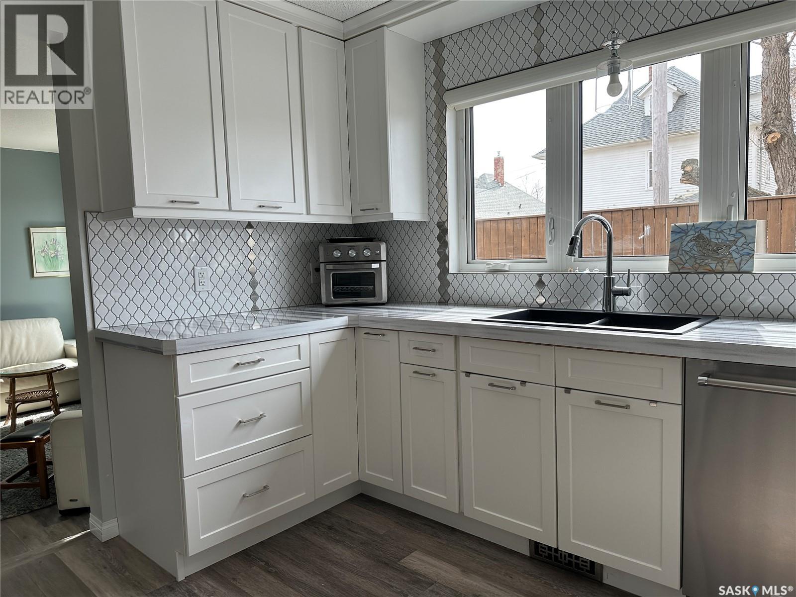 414 Government Road Ne, Weyburn, Saskatchewan  S4H 0P6 - Photo 11 - SK032288