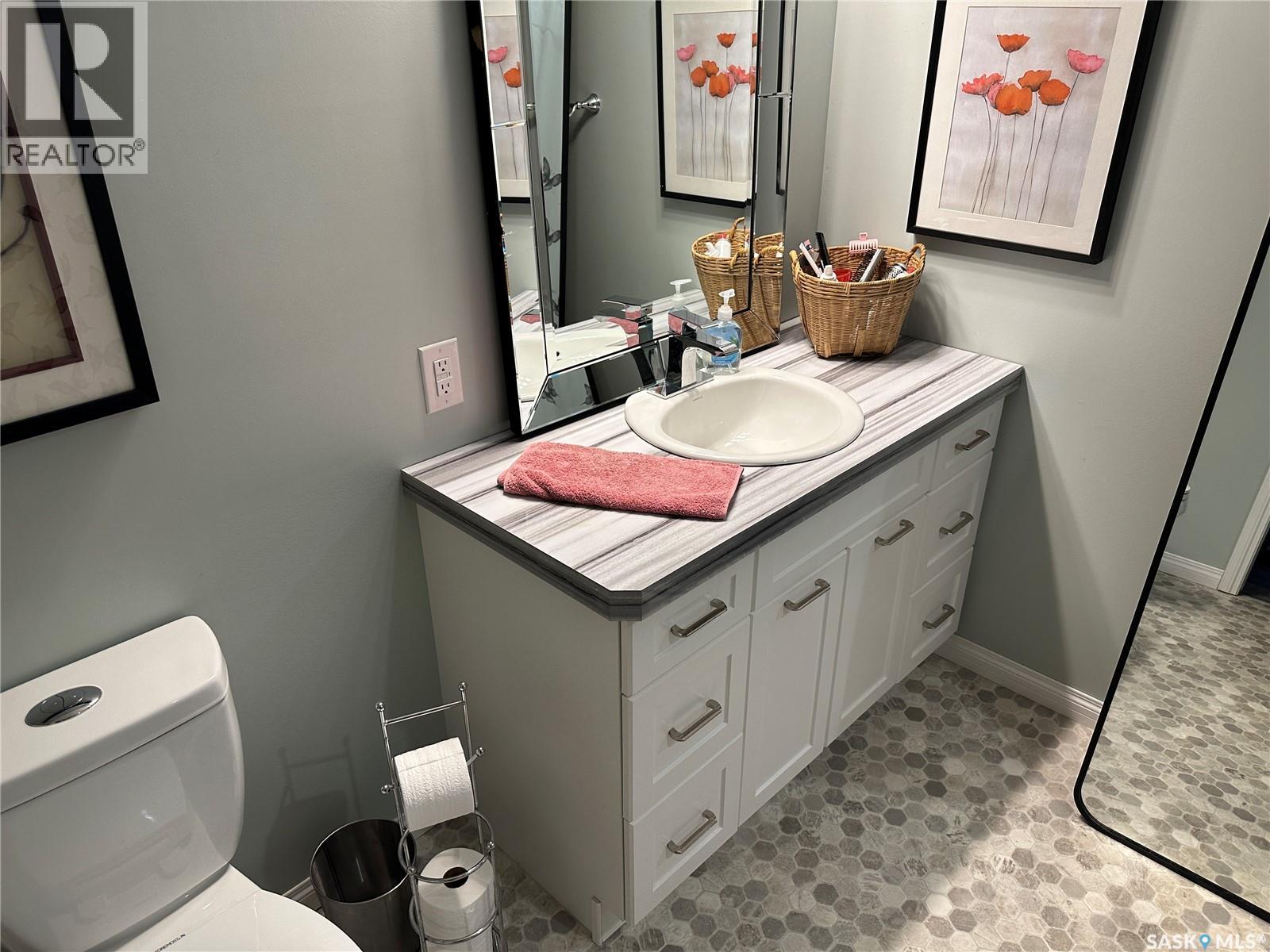 414 Government Road Ne, Weyburn, Saskatchewan  S4H 0P6 - Photo 25 - SK032288