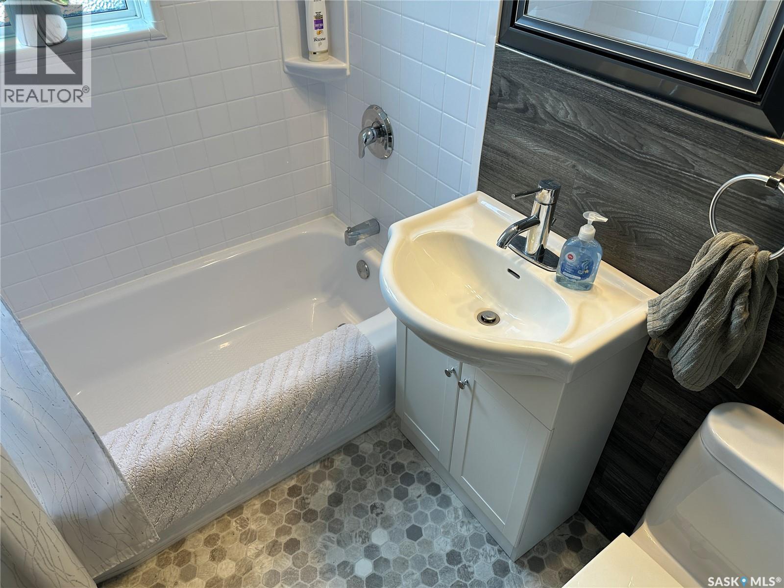 414 Government Road Ne, Weyburn, Saskatchewan  S4H 0P6 - Photo 28 - SK032288