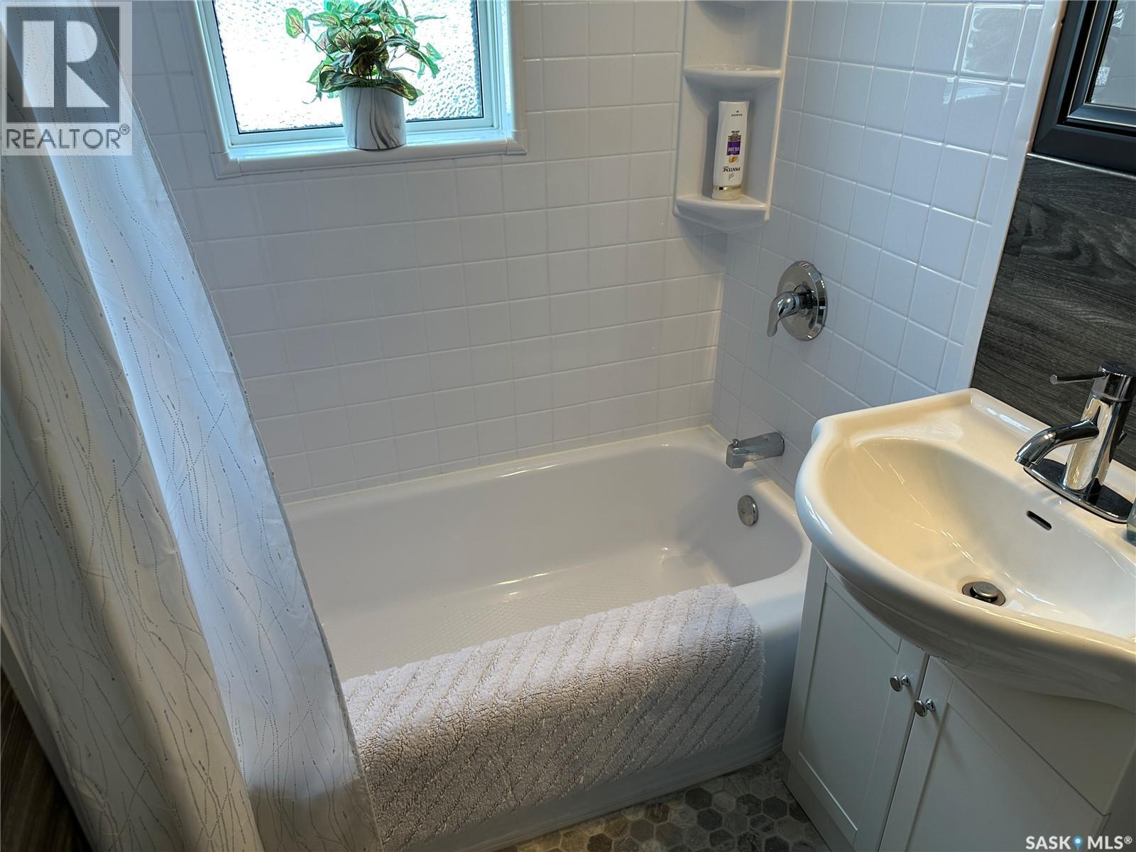 414 Government Road Ne, Weyburn, Saskatchewan  S4H 0P6 - Photo 29 - SK032288