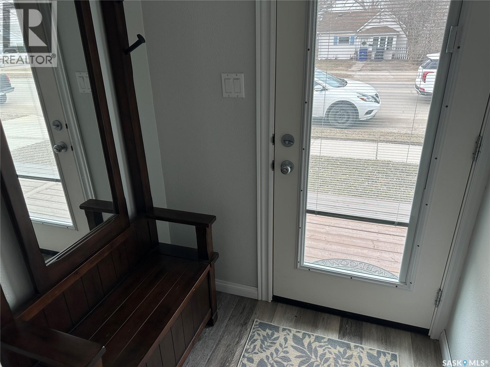 414 Government Road Ne, Weyburn, Saskatchewan  S4H 0P6 - Photo 4 - SK032288