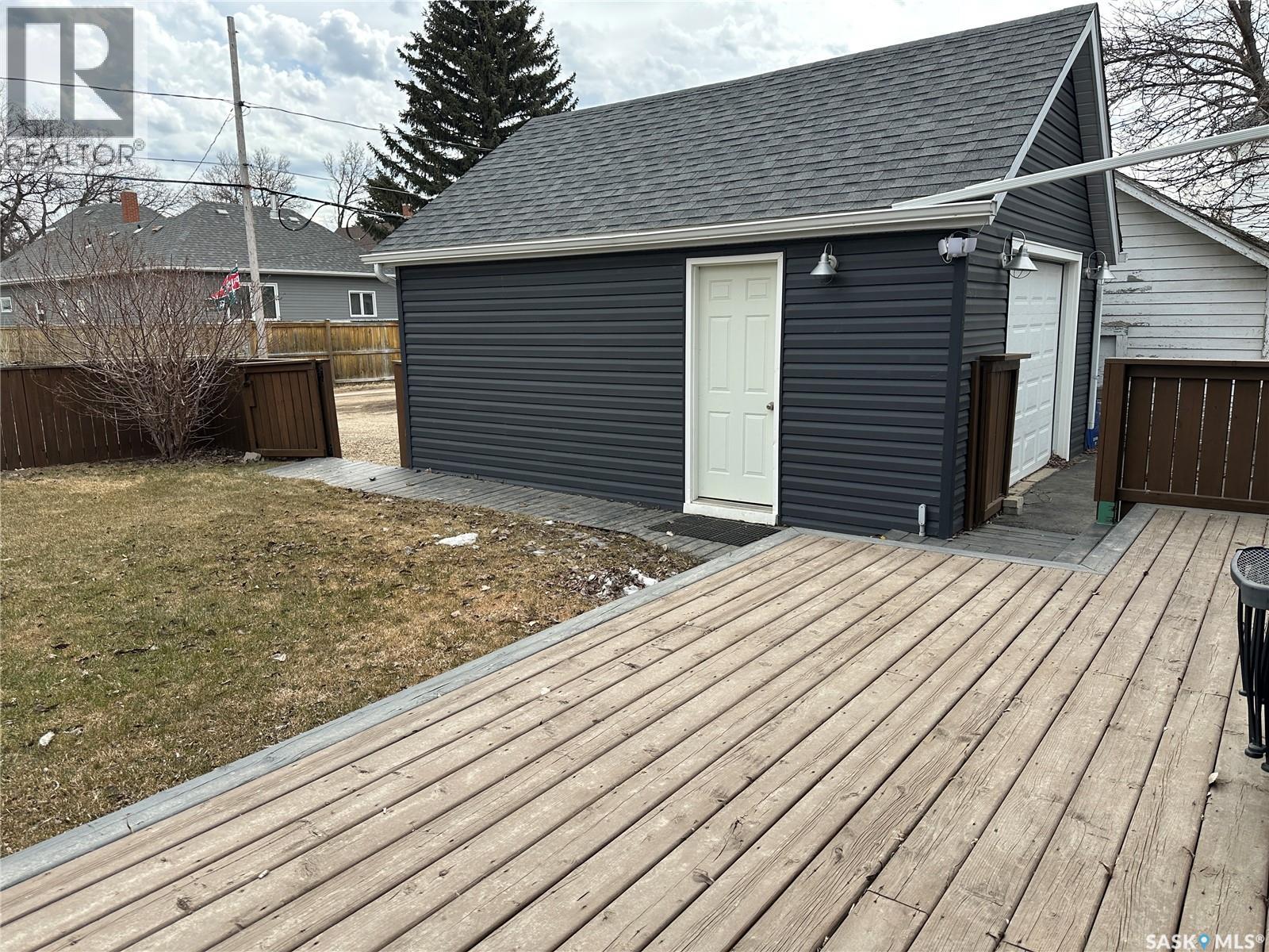 414 Government Road Ne, Weyburn, Saskatchewan  S4H 0P6 - Photo 40 - SK032288