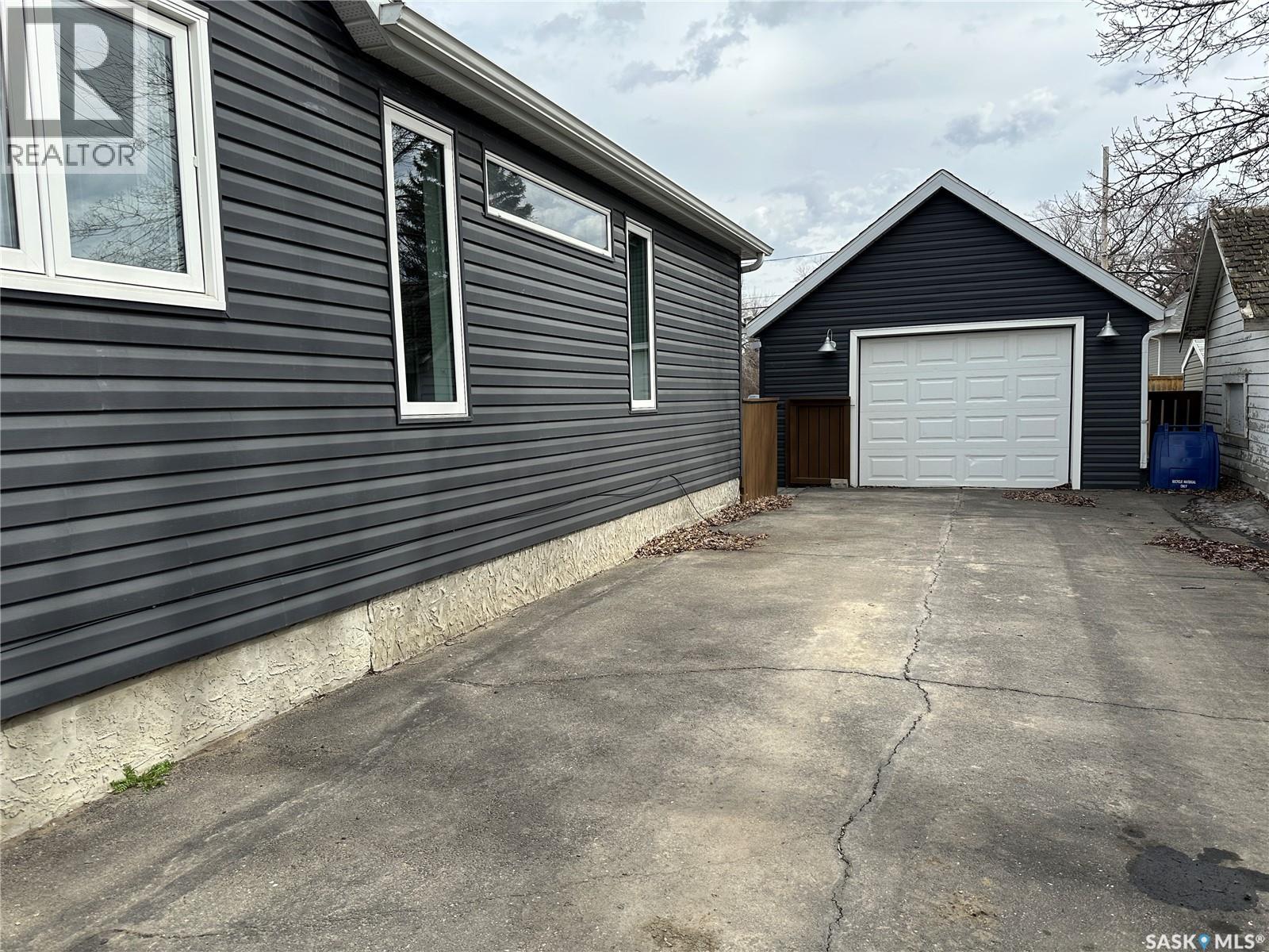 414 Government Road Ne, Weyburn, Saskatchewan  S4H 0P6 - Photo 45 - SK032288